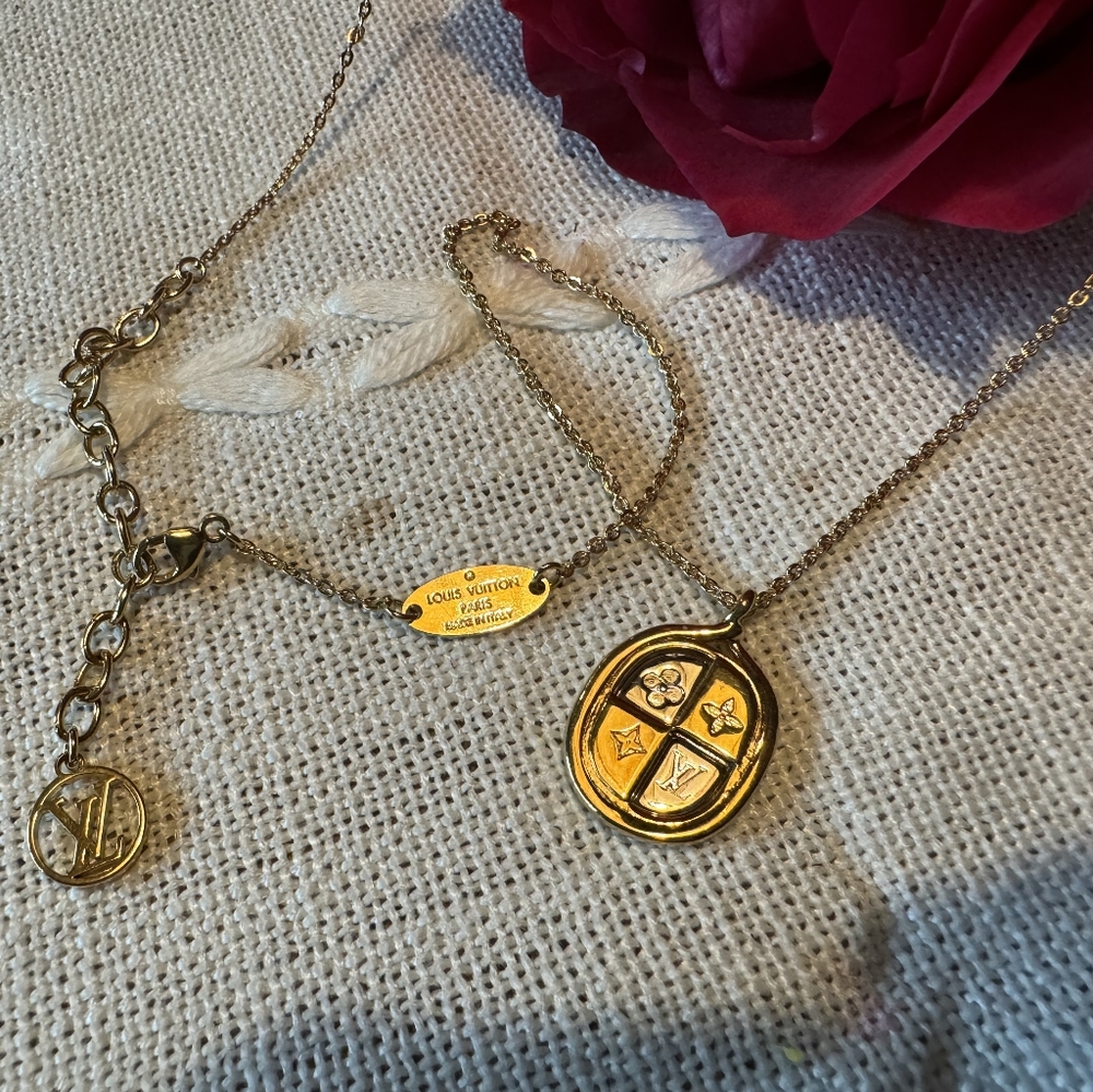RARE LOUIS VUITTON REVERSIBLE NECKLACE!!